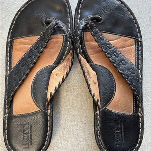 Born Leather Flip-Flops Size 6
